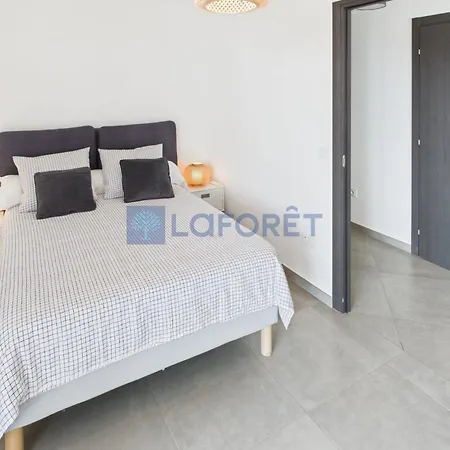 Apartment New Upmarket Air-conditioned T3 With Sea View New Condition 78m 45m