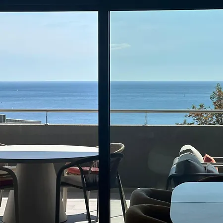 Apartment New Upmarket Air-conditioned T3 With Sea View New Condition 78m 45m *